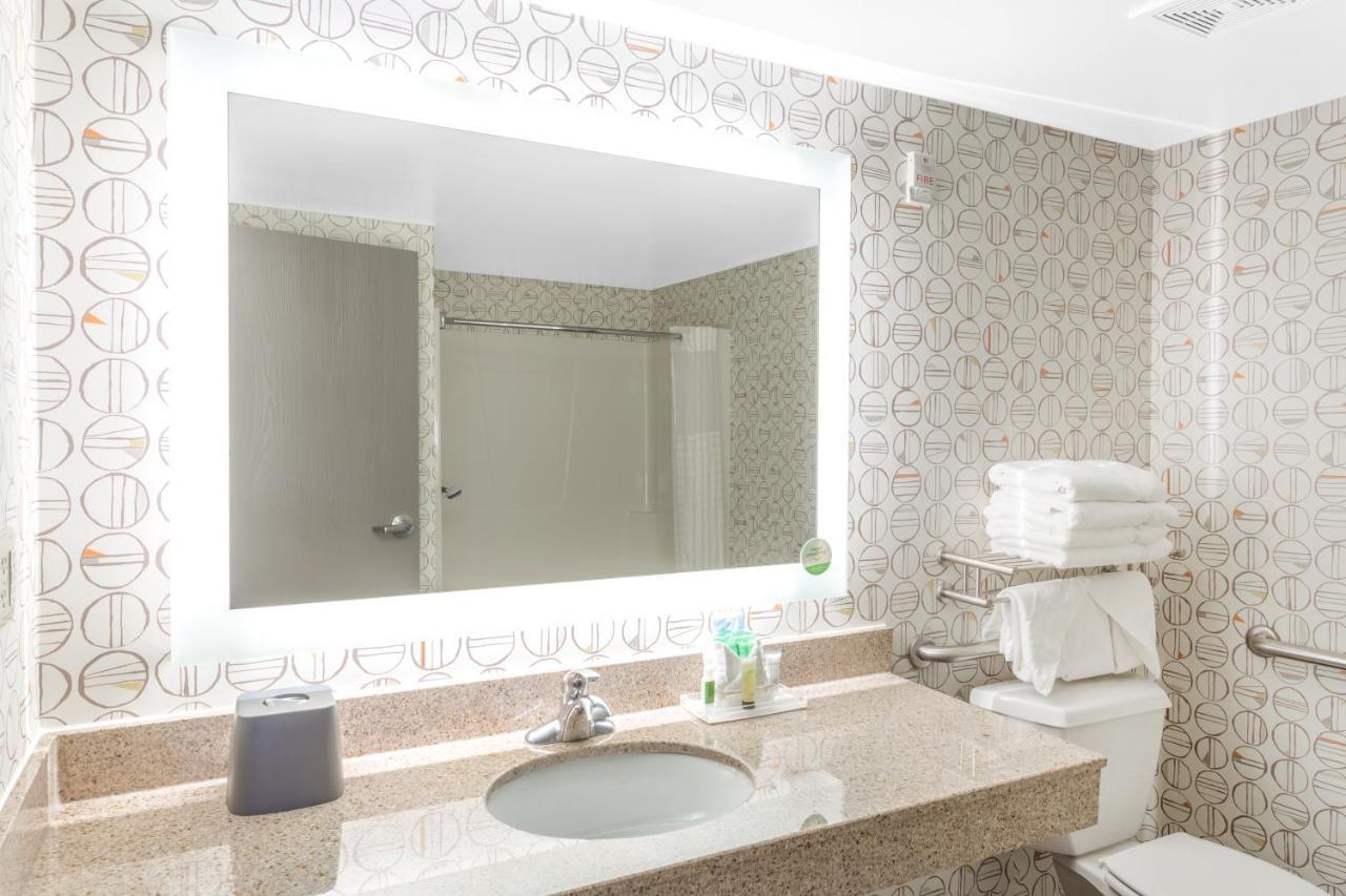 Holiday Inn Rockford By Ihg Esterno foto