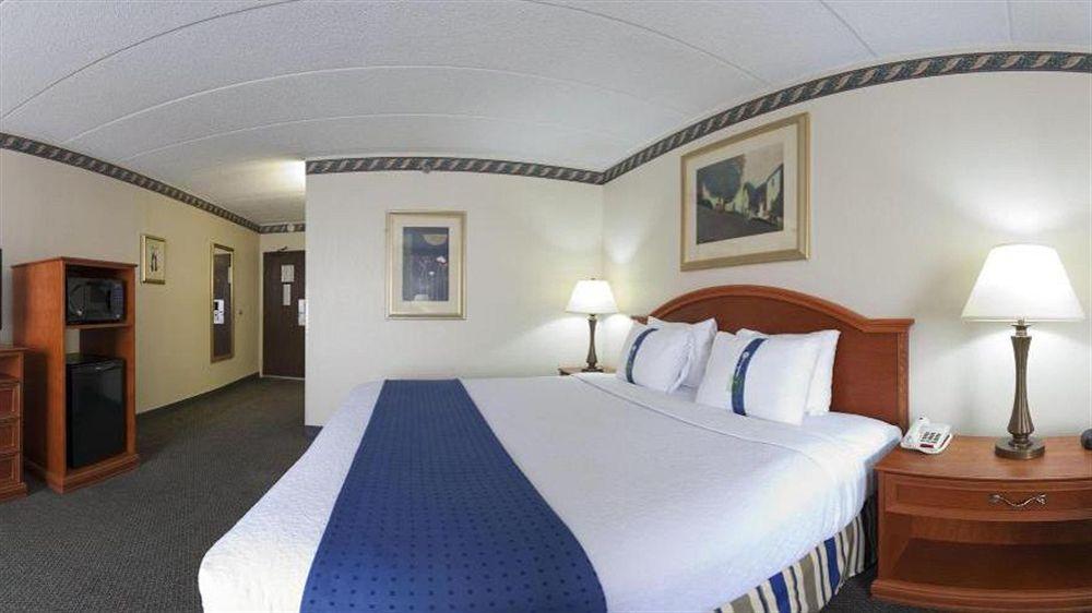 Holiday Inn Rockford By Ihg Esterno foto