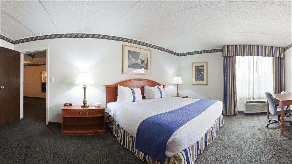 Holiday Inn Rockford By Ihg Esterno foto